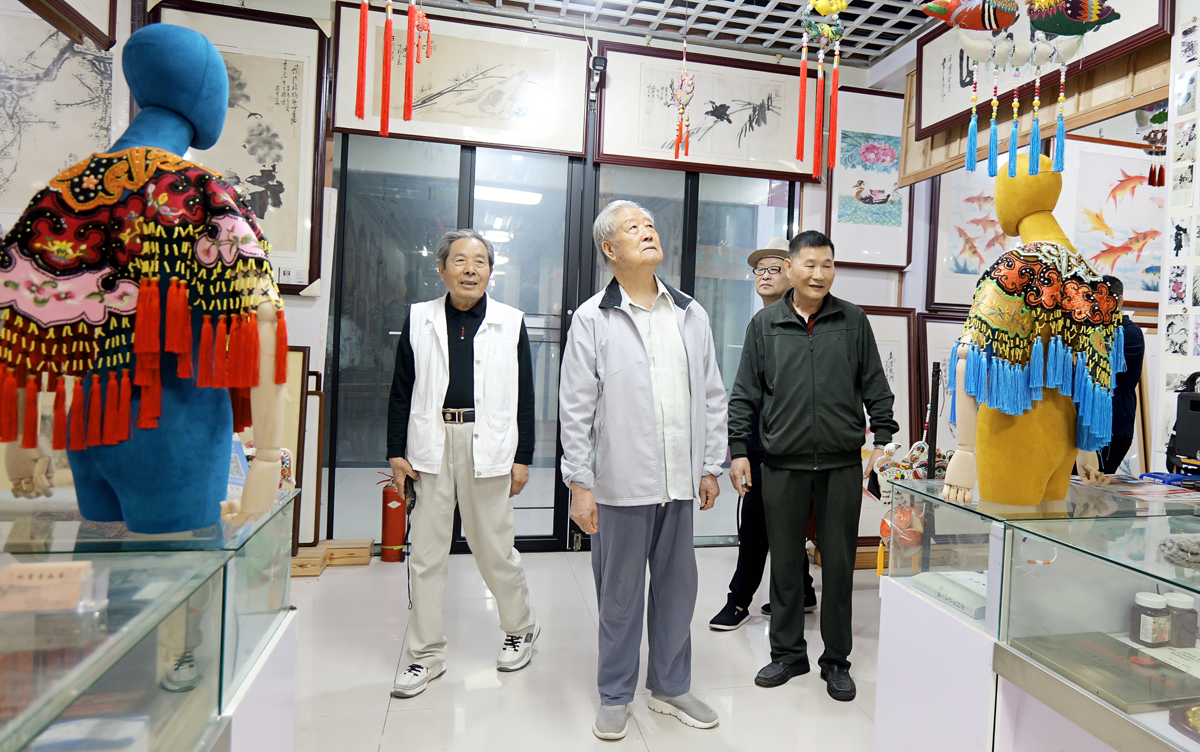 翰墨凝匠心 针丝续文脉